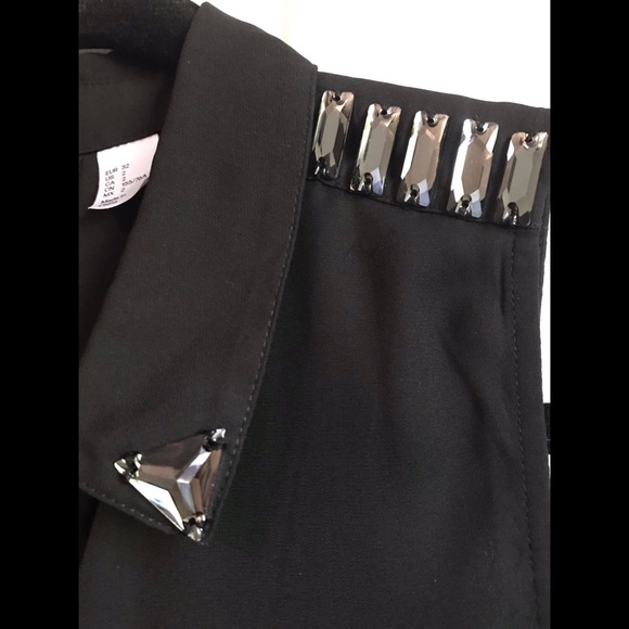 Divided by H&M Embellished Sleeveless Button Down - Picture 3 of 5
